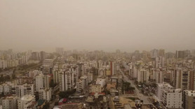 Libya'dan geldi Mersin'i kızıla boyadı