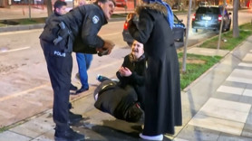 Aksaray'da 'Yan baktın' kavgası: Annenin yaralı oğlu için feryadı yürekleri dağladı!