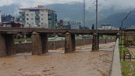 Osmaniye'de yağış sonrası heyelan: Bazı evlerin çevresinde çatlaklar oluştu