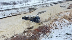 Muş'ta minibüs dereye uçtu: 8 kişi yaralandı