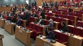 İzmir'de tansiyon düşmüyor! Mecliste AK Parti ve CHP arasında gerginlik! Cemil Tugay 'Sahtekar' dedi, AK Parti'den yanıt geldi: Böyle bir şey diyemezsin