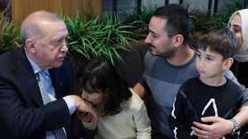 Cumhurbaşkanı Erdoğan, bir kafede vatandaşlarla sohbet etti! O samimi anlar kameraya yansıdı