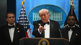 Trump canlı yayında patladı! Epstein savunması: Kimseye tecavüz etmedim!