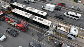 Metrobüste yangın! Dumanlar gökyüzüne yükseldi