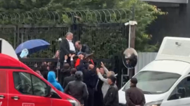 CHP Isparta İl Başkanı Hasan Karaca otopark kapısından düşerek yaralandı
