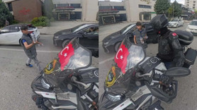 Türk Bayrağını görünce duygulandıran hareket: Abi, sen benim bayrağımı taşıyorsun