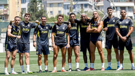 Fenerbahçe'de yeni teknik direktöre ateşten gömlek! 9 futbolcu geri dönüyor