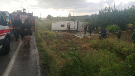 Isparta'da can pazarı! Tur minibüsü şarampole yuvarlandı: Çok sayıda ölü ve yaralı var