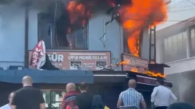 Bursa'da tarihi çarşıda yangın paniği: Gökyüzü siyaha büründü! 6 iş yeri zarar gördü