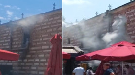 Mısır Çarşısı'ndaki 2 katlı baharatçıda yangın!