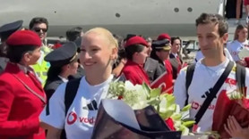 Filenin Sultanları yurda döndü! A Milli Kadın Voleybol Takımımız coşkuyla karşılandı