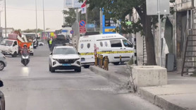 Fatih'te hareketli dakikalar! Polise bıçaklı saldırı: Bacağından vurularak etkisiz hale getirildi