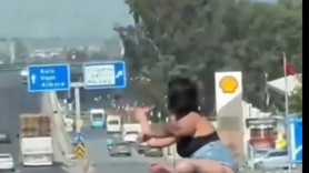 Hareket halindeki araçta skandal görüntüler: Savcılık harekete geçti
