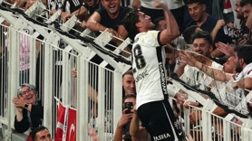 Sevinciyle sosyal medyada viral olan 'Beşiktaşlı Teyze' ortaya çıktı: Vlahovic'i yakından görmek istiyordum