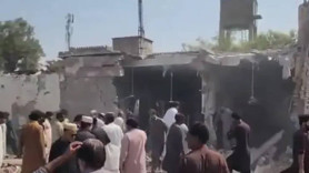 Pakistan'da cami yakınında bombalı saldırı: Çok sayıda ölü ve yaralı var