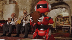 Sıra gecesine katıldı çiğköfte yoğurdu! TEKNOFEST robotunun o anları gündem oldu: Urfalıyım ezelden