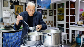 Almanya'dan, İtalya'dan geliyorlardı... Fenomen kahvaltıcı eşref amca, dükkanını kapatıyor!