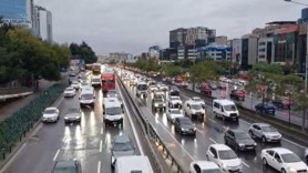 Sağanak İstanbul’u kilitledi: Haftanın ilk gününde İstanbul trafiği felç: Bazı güzergâhlarda yolculuk 2 saate çıktı