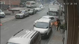 Kağıthane'de yer altı kablolarında yangın: Aracını çekerken bir anda patladı! Dehşet anları saniye saniye görüntülendi