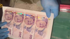 Cebinde sahte kimlikle geziyordu! ! Fatih’te ev kiralayıp darhane kurmuşlar: Milyonlarca euro ve doları piyasaya süreceklerdi