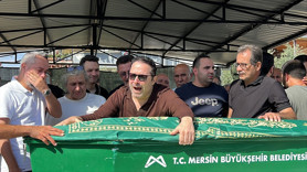 Atilla Taş kızının tabutuna sarıldı! Yürek yakan sözler