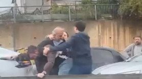 Trafikte 'kaynak' kavgası! Aracın üzerinden atladı! Kadınlar ayırmaya çalıştı