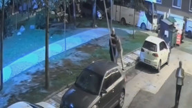 Sultangazi'de pes dedirten olay! Yaya geçidi levhasını söküp götürdüler