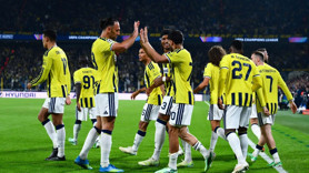 Fenerbahçe taraftarından oyuncu değişikliğine tepki! Yıldız isim anons edildi, ıslıklar yükseldi