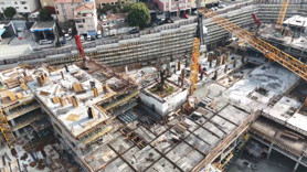 İstanbul'da dikkat çeken görüntü: Çevresini binalar sardı