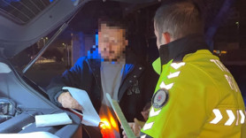 Kayseri'de film gibi sahne! Kırmızı ışıkta sızdı! Yetmedi polisleri tehdit etti: Ben doktorum...