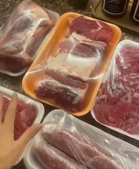 Kasaptan 1 hafta için aldığı etleri paylaşan kadın, görenleri şaşkına çevirdi! 5 gün et, diğer 2 gün bakın ne yiyor - Resim: 1