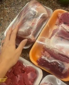 Kasaptan 1 hafta için aldığı etleri paylaşan kadın, görenleri şaşkına çevirdi! 5 gün et, diğer 2 gün bakın ne yiyor - Resim: 3
