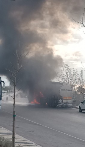 İzmir'de korku dolu anlar! Bitkisel yağ yüklü tanker alev aldı - Resim : 1