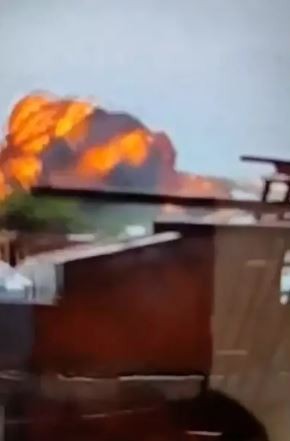 Hindistan'da uçak düştü! İçinde 244 kişi vardı! Düşme anı kamerada - Resim : 7