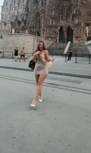 KPSS derslerine mini etek ve dekolte ile girmesi Türkiye'de olay olmuştu! Ünlü öğretmen Fidan hocadan şaşırtan balkon pozu - Resim: 8