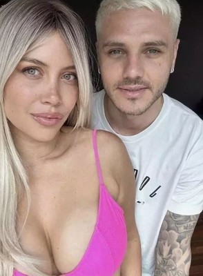 Galatasaray'ın yıldızı Icardi ile barışan Wanda Nara'dan yatağın yanında çıplak poz! Tek göğsünü açık bıraktı - Resim: 1