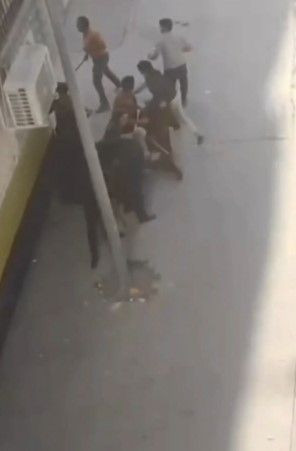 Komşu kavgasında kan aktı! Ortalık savaş alanına döndü: Ölü ve yaralılar var - Resim: 4