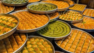 Bayram baklavasına bakteri gölgesi düştü! Uzman isim uyardı: Ölüme neden olabilir!