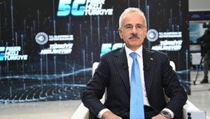 Bakan Uraloğlu canlı yayında test etti! 10 kata kadar daha hızlı internet! 'Hem telefonunu hem sim kartını değiştirecekler'