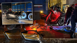 Son Dakika: Otomobil kamyona ok gibi saplandı!