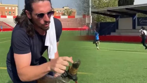 Son Dakika: Müslüman futbolcuları domuz etiyle kovaladı