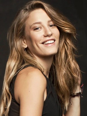 Serenay Sarıkaya, tatil pozunu paylaştı: Ünlü oyuncunun pozu beğeni yağmuruna tutuldu! - Resim: 1