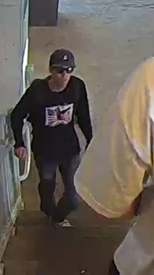 FBI, fotoğraflarını paylaştı! Charlie Kirk'ü öldüren saldırgan her yerde aranıyor - Resim : 2