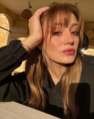 Anne olmak için gün sayan Gizem Karaca'dan karnı burnunda yeni paylaşım! "Yazarken alttan tekmelerle telefonumu oynatıyor" - Resim: 1