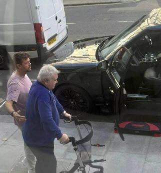 Ünlü sunucudan kötü haber! Son hali izleyicilerini resmen yıktı - Resim : 2