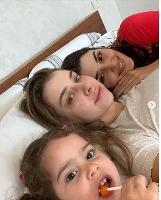 Hande Erçel'in yeğeni Aylin Mavi'den sevindiren haber! O anları annesi Gamze Erçel paylaştı:  Zili çaldı... - Resim: 1