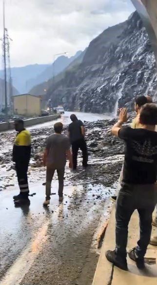 Bozulan silecek hayatını kurtardı! Saniyeler sonra kıyamet koptu - Resim : 2