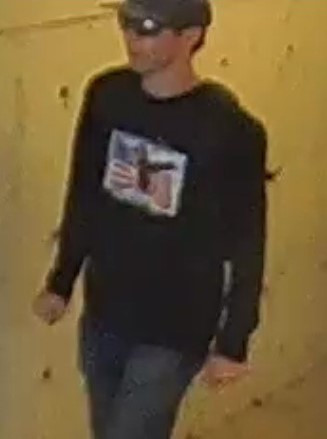 FBI, fotoğraflarını paylaştı! Charlie Kirk'ü öldüren saldırgan her yerde aranıyor - Resim : 3