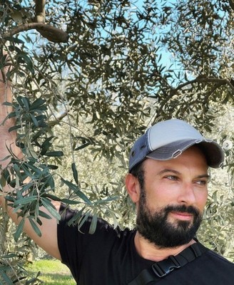 Tarkan karısını öpücüklere boğdu! - Resim: 1