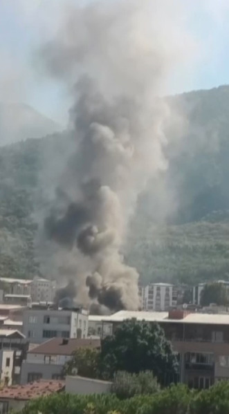 Mahallede yangın paniği! Çatı katı alev topuna döndü - Resim : 1